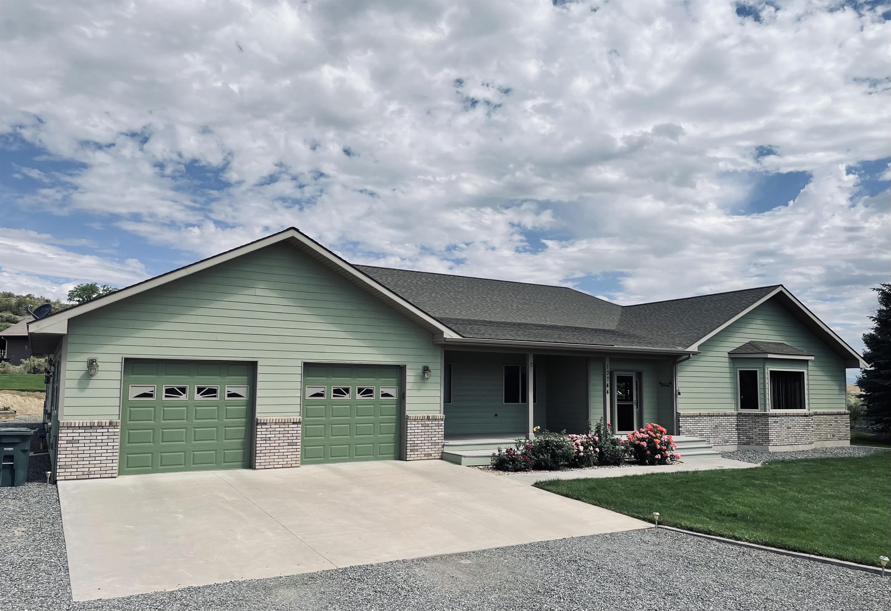 13744 Larkspur
