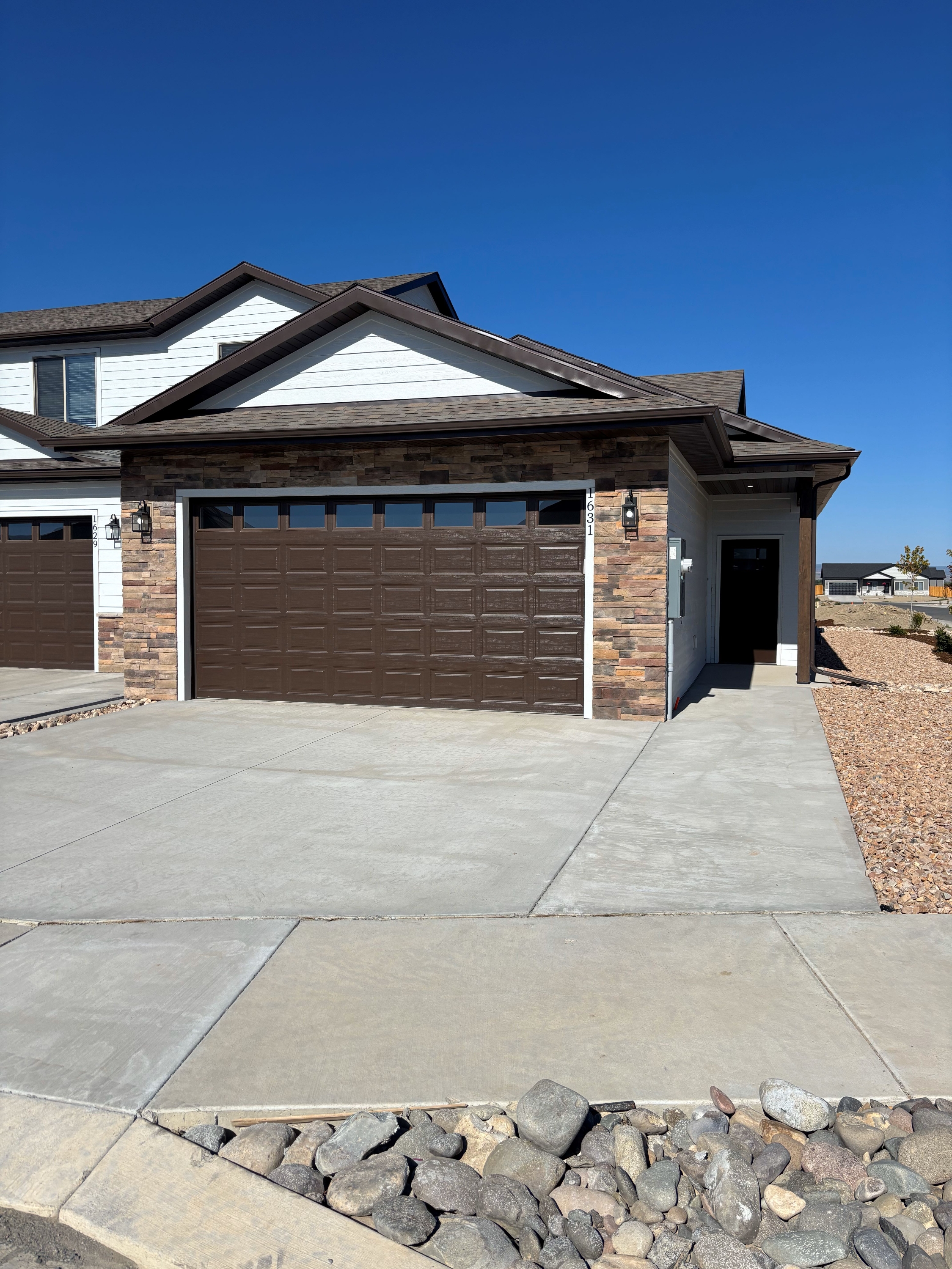 1631 Blue Creek Avenue - 6-12