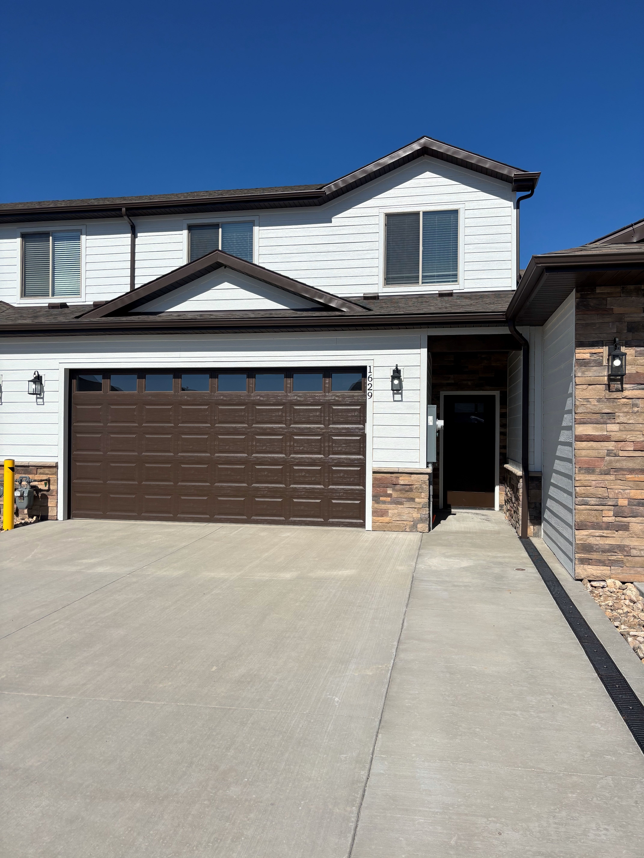 1629 Blue Creek Avenue - 6-10